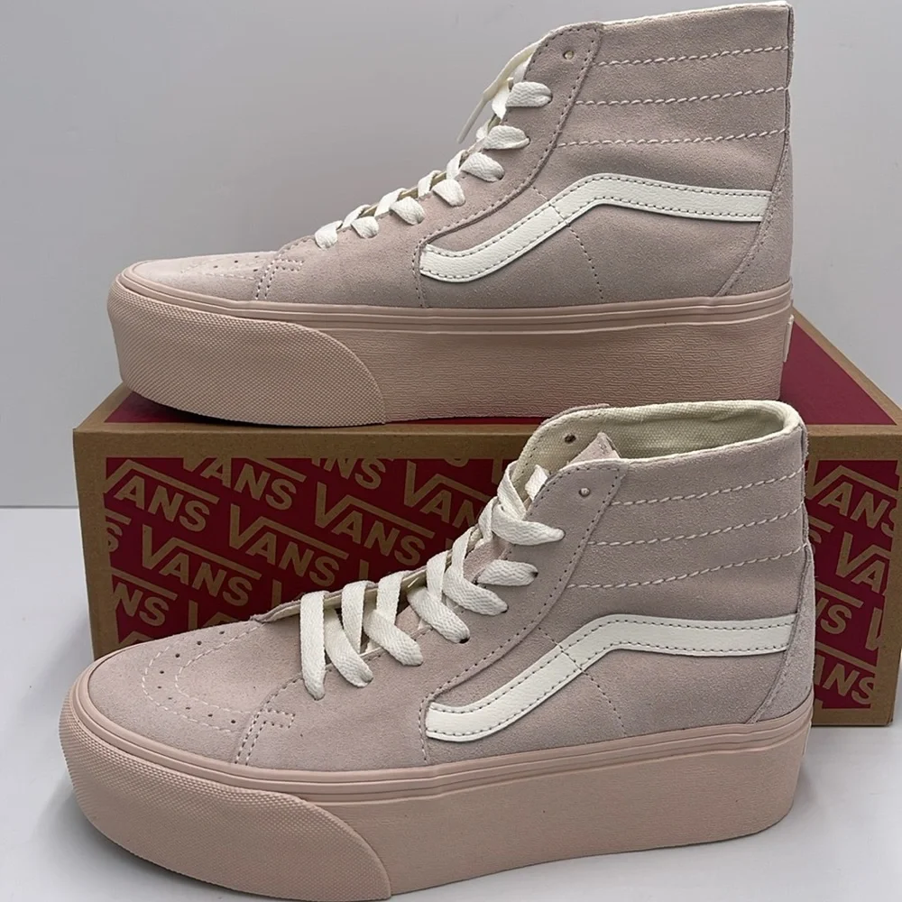 Vans WMNS Sk8-Hi Tapered Stacked Suede Shell
VN0A5JMKBXO
Platforms Sneakers - Picture 2 of 16